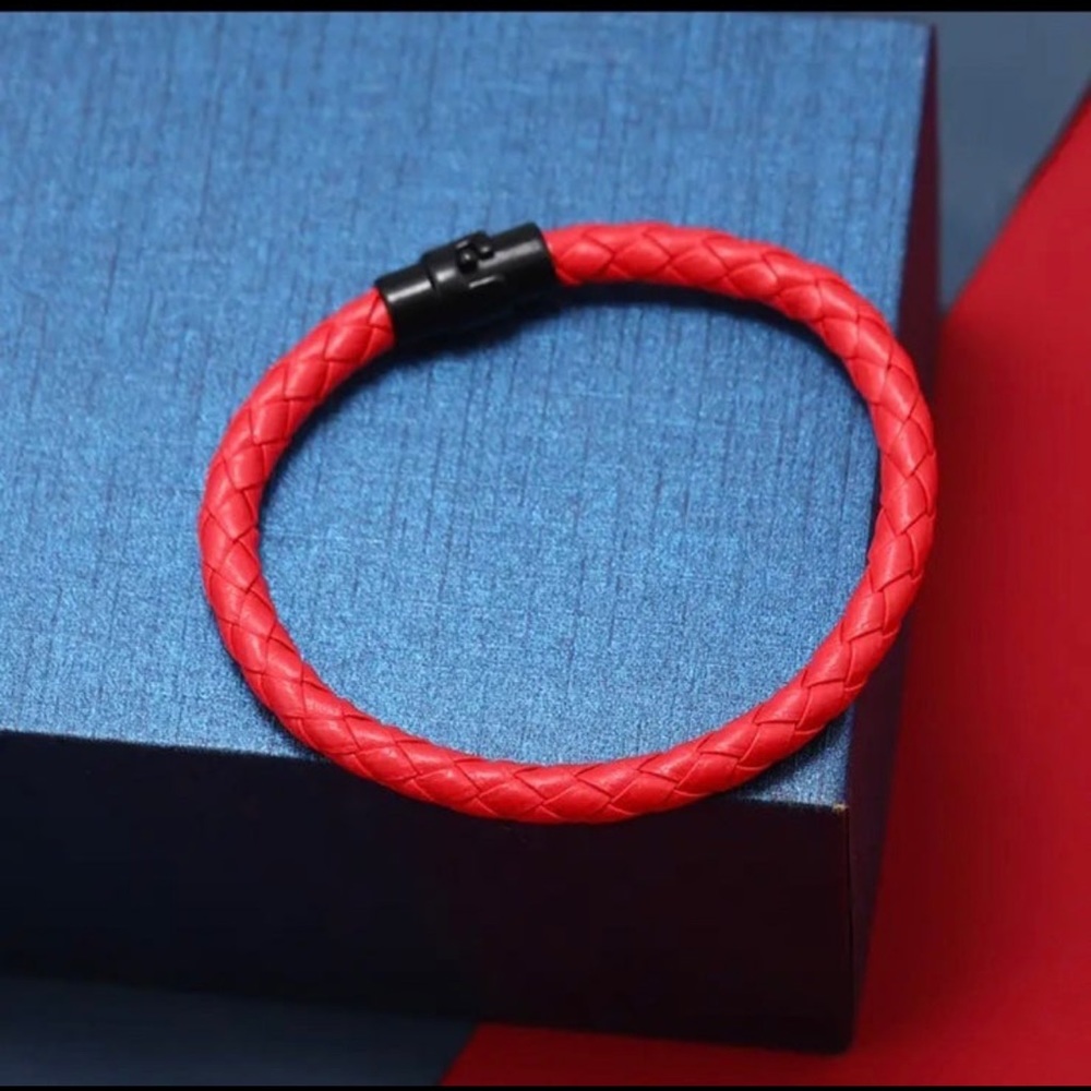 Gorgeous red leather bracelet